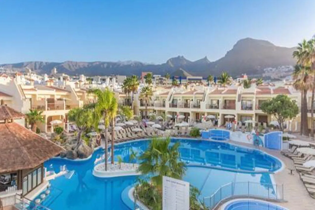 מלון דירות אדחה Royal Sunset Beach Club